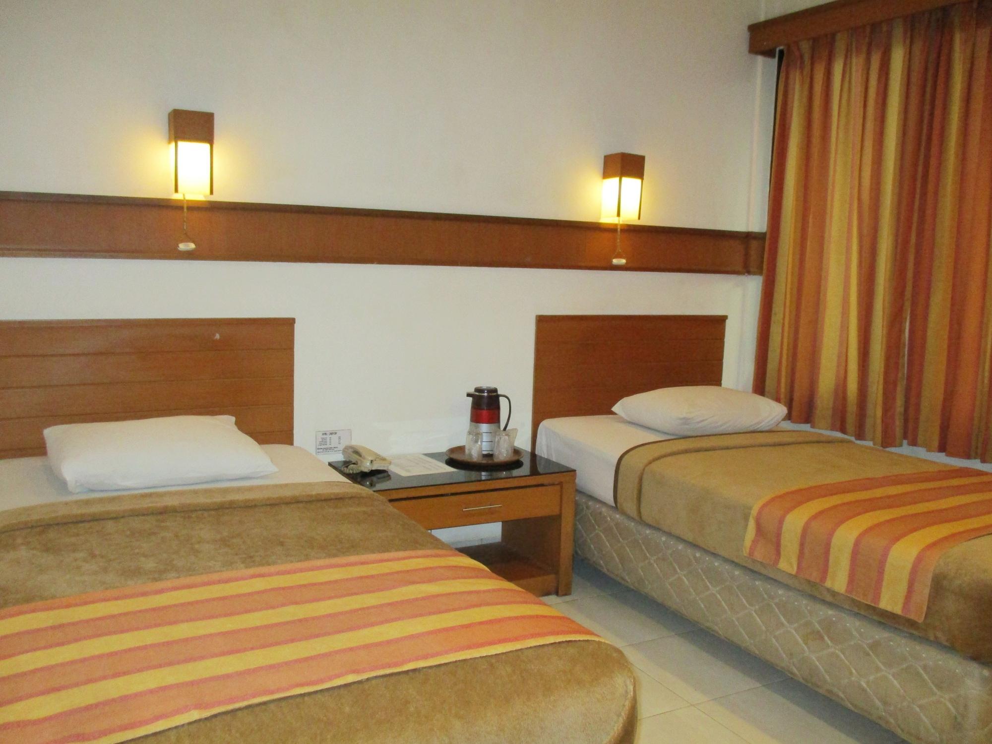 Hotel Caravan Tanah Abang Yakarta Exterior foto