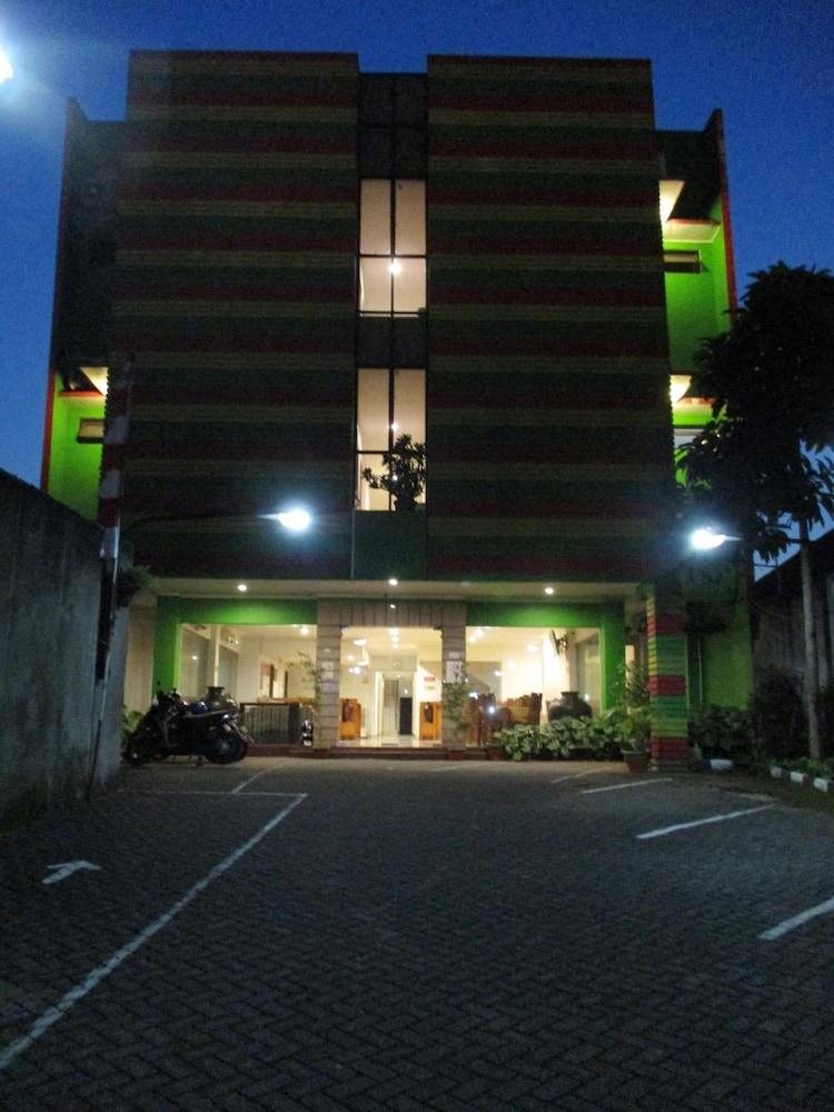 Hotel Caravan Tanah Abang Yakarta Exterior foto