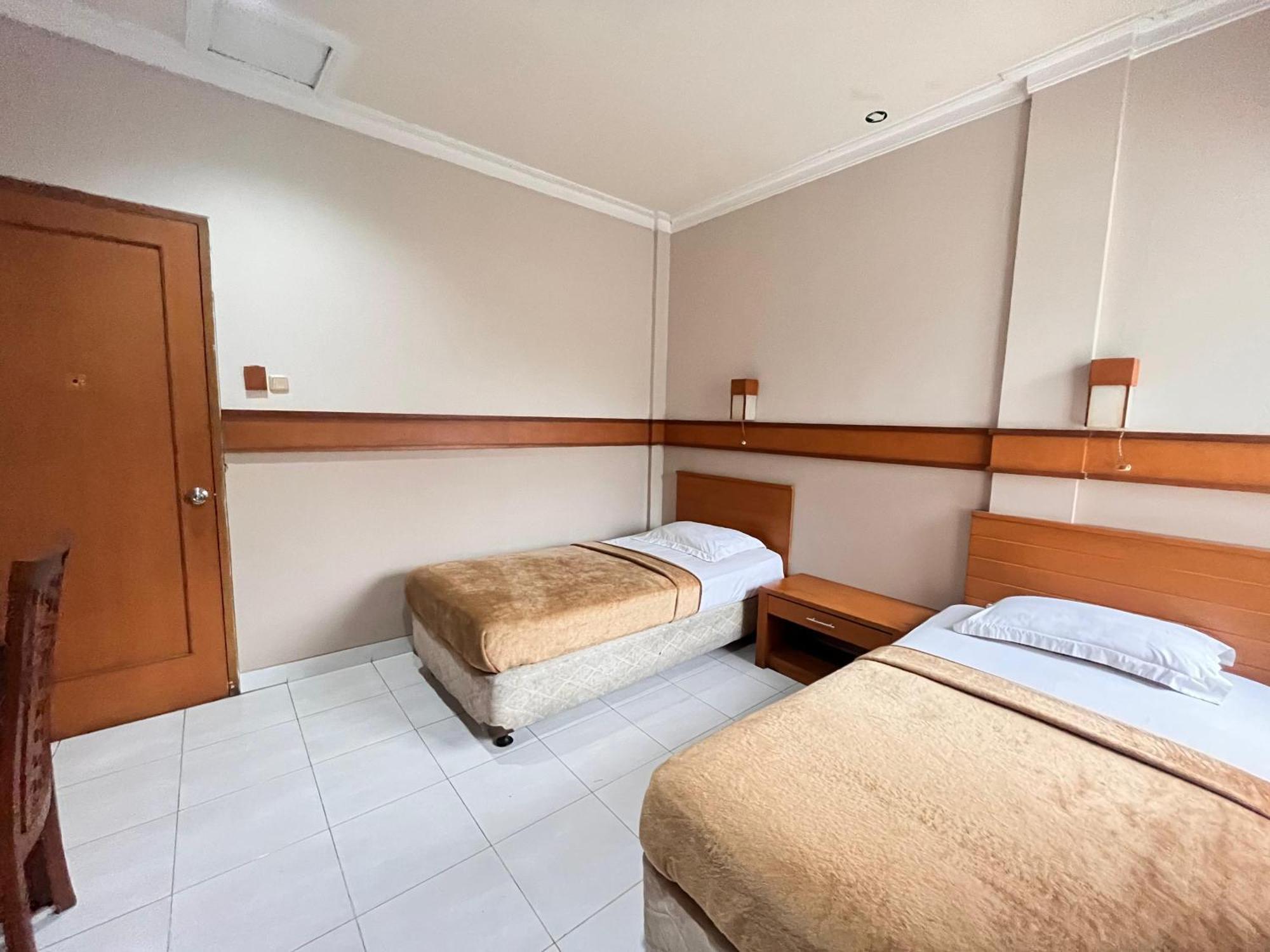 Hotel Caravan Tanah Abang Yakarta Exterior foto