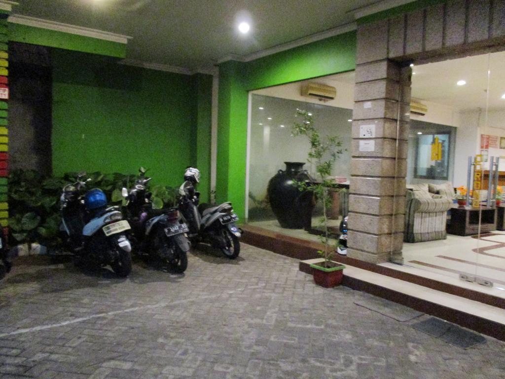 Hotel Caravan Tanah Abang Yakarta Exterior foto