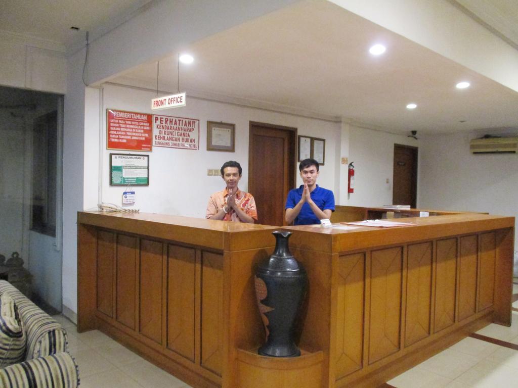Hotel Caravan Tanah Abang Yakarta Exterior foto